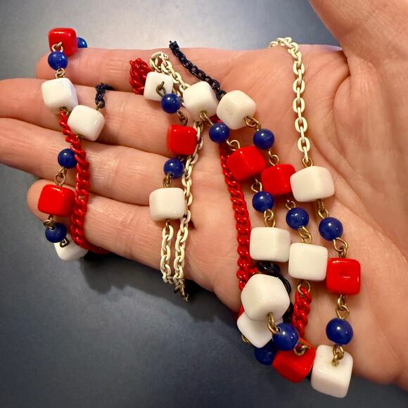 Vintage Red White Blue Glass Beaded Patriotic Necklace - Picture 4 of 6